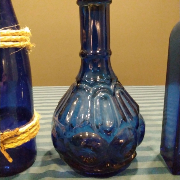 Set of 3 Decorative Glass Vases - Picture 3 of 4